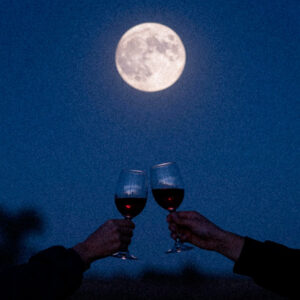 Entre Vinos y La Luna Llena